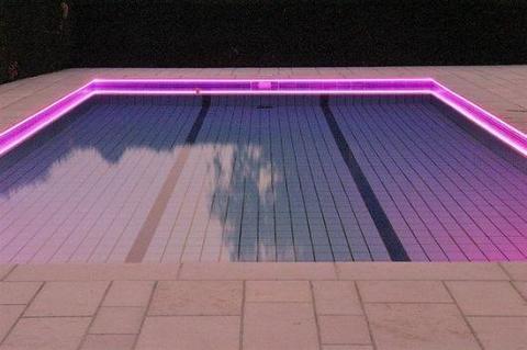 Rolo fita led rgb ideal para jardins, piscinas, área de lazer