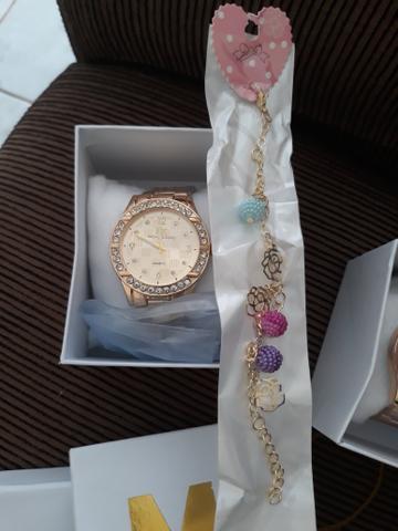 Relógios femininos +pulseiras folheadas na caixa