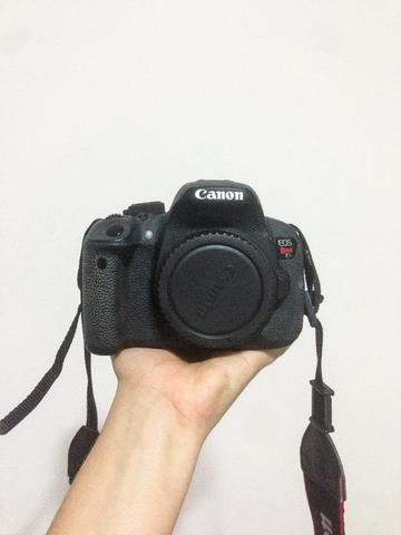 Canon EOS Rebel T5i + lente 18-55mm + Tripé 120cm