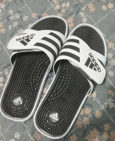 Vendo sandália adidas adisage original