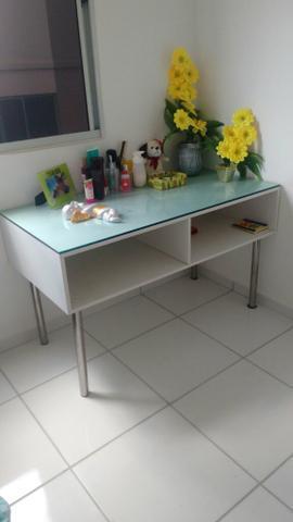 Aparador mdf 1,29 de largura e 60 de profundidade com base de vidro de 10mm