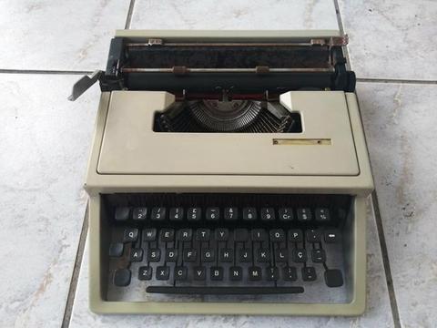 Toda funcional Máquina de datilografia antiga Olivetti Dora