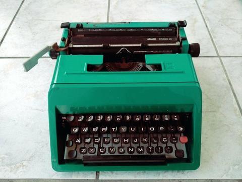 Esta funcionando corretamente Máquina de escrever antiga