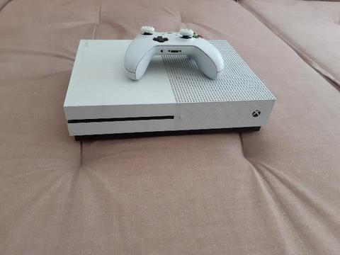 Xbox One S 1TB com a caixa original