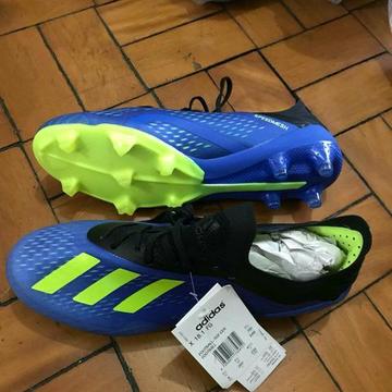 Chuteiras adidas, nike