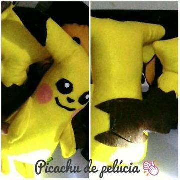 Pikachu de pelúcia 30 cm