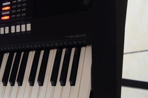 Teclado Yamaha e423 - parcelamento no Cartão