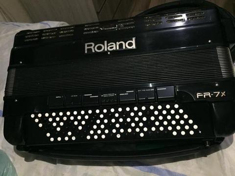Acordeom Roland fr7x em perfeito estado com várias expansões