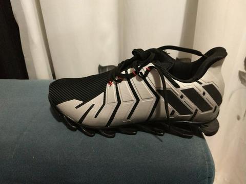 Tênis Adidas Springblade.zerado novo