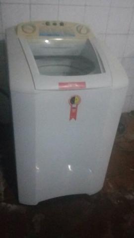 Vendo esta maquina de lavar de 8kg ela bate e centrefuga