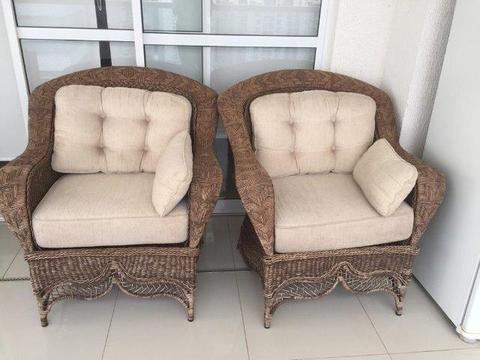 Poltronas Cadeiras em Rattan / Ratan Natural + puff no mesmo material