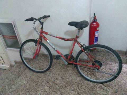 Bicicleta Prince DX300, aro 26, com marchas, na cor vermelha