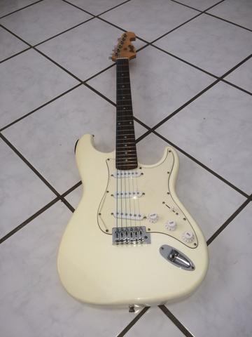 Guitarra Menphis MG32