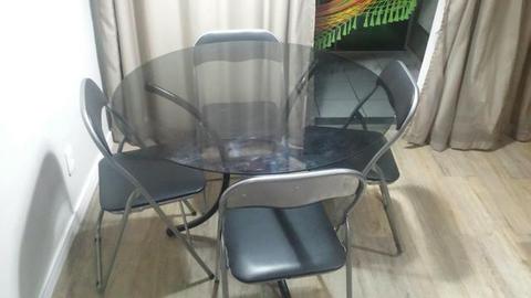 Mesa de vidro com 4 cadeiras