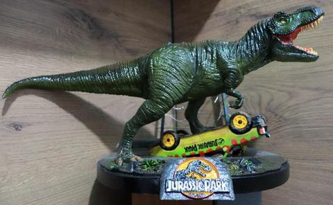 Diorama Jurassic Park 25 Anos 3D Artesanal