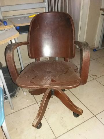 3 Cadeiras de Madeira antiga