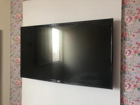 Barbada Preço só hj 13/3 Tv LG led 43 pol full hd usb hdmi internet zerada em P.Alegre-rs