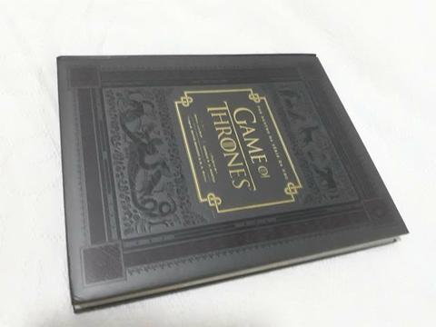 Livro capa dura da história de game of thrones