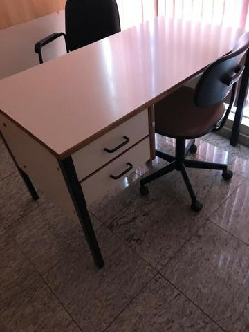 Escrivaninha (cadeira + mesa) para escritório, com gavetas