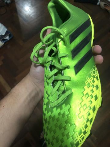 Chuteira Adidas