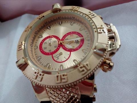 Relógios Dourados com Pulseira de borracha com detalhes dourados - Promoção. 50% desconto