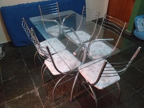 Mesa de Vidro com 6 Cadeiras de Ferro
