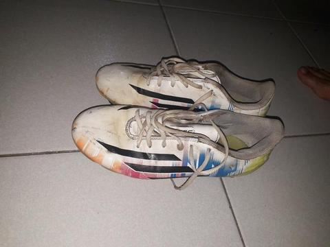 Vendo chuteira adidas!