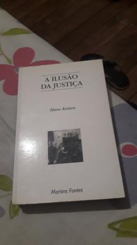 Vendo um livro