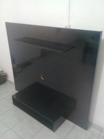 Painel para TV de até 50 polegadas instalado