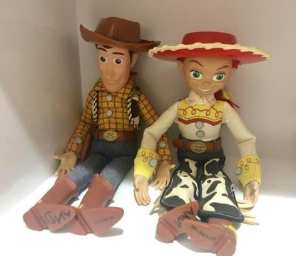 Bonecos Woody e Jessie