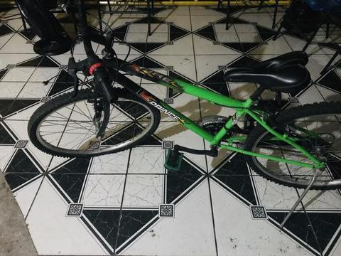 Bicicleta conservada marca : prince bike cor preta e verde