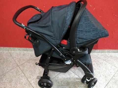Carrinho de bebê+ bebê conforto Burigotto semi nov