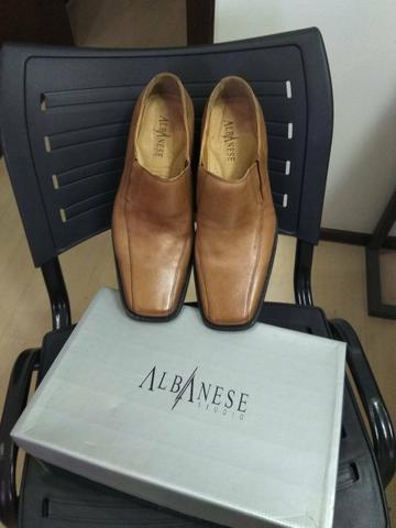 Sapatos seminovos albanese 43