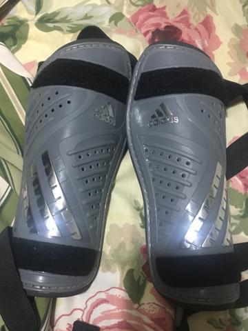 Caneleiras adidas super conservadas digo isso por ser mulher e ter a usado poucas vezes