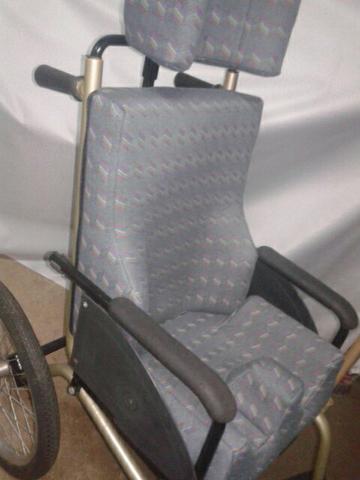 Cadeira de rodas especial
