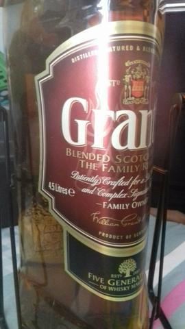 Garrafa de whisky Grants 4,5Lts