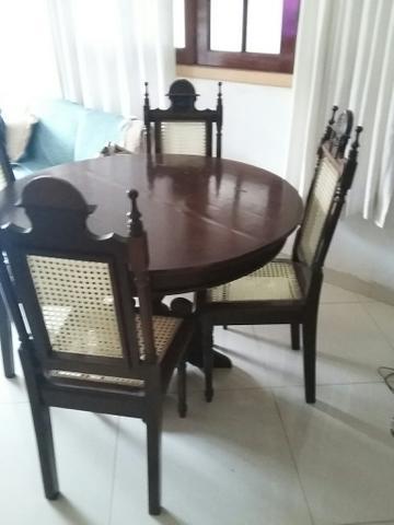 Conjunto de mesa com 4 cadeiras em palhinha