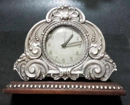 Relógio de mesa antigo.Prata e Jacaranda