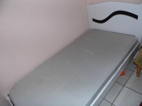 Barbada Linda cama de solteiro com colchão 1,76m x 90cm retira no centro de P.Alegre-rs