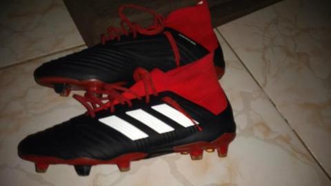 Chuteira Adidas profissional num.40