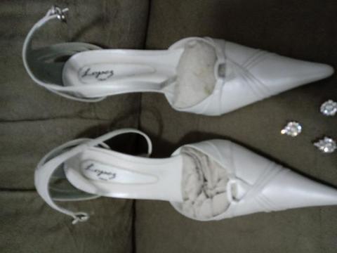 Sapato branco bico fino zeket n° 33
