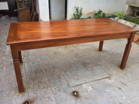 Vende-se mesa rústica nova madeira de louro