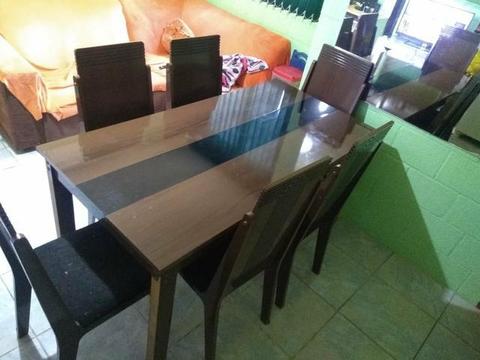 Mesa de jantar com 6 cadeiras