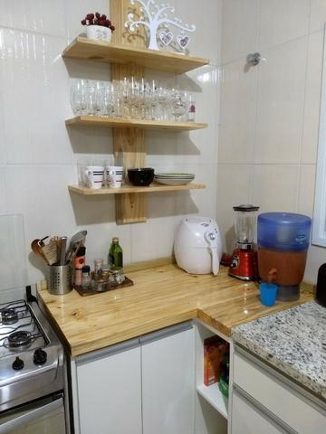 Bancadas e prateleiras em madeira maciça para cozinha - Atelier Gato Branco