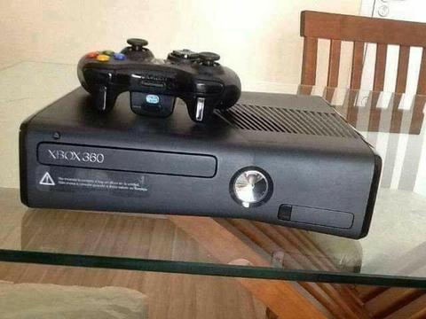 Xbox 360 slim desbloqueado com 1 controle 5 jogos