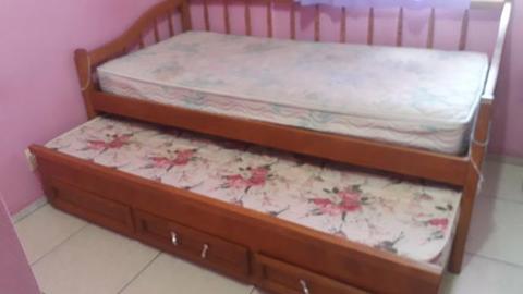 Sofá cama de madeireira maciça