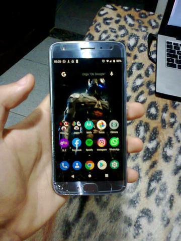 Vendo Moto X4 trincado leia descrição