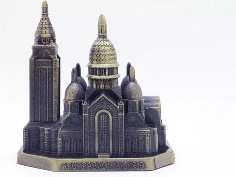 Miniatura Basilica Sagrado Coração Paris Metal Enfeite Gold