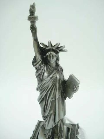 Miniatura Estatua Da Liberdade 16cm New York Metal Enfeite