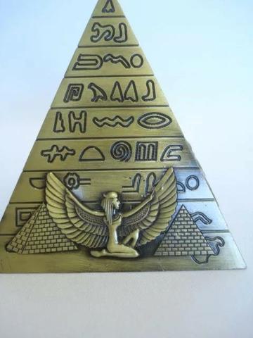 Enfeite Estátua Pirâmide Egito Decoração Escultura Metal